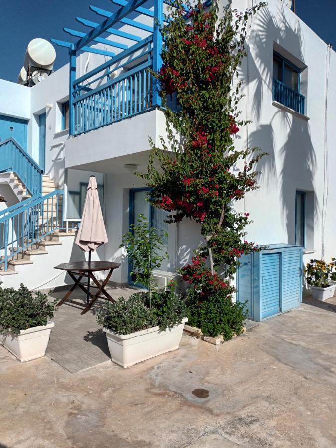 Ocean Blue Apartments Pafos Exterior foto