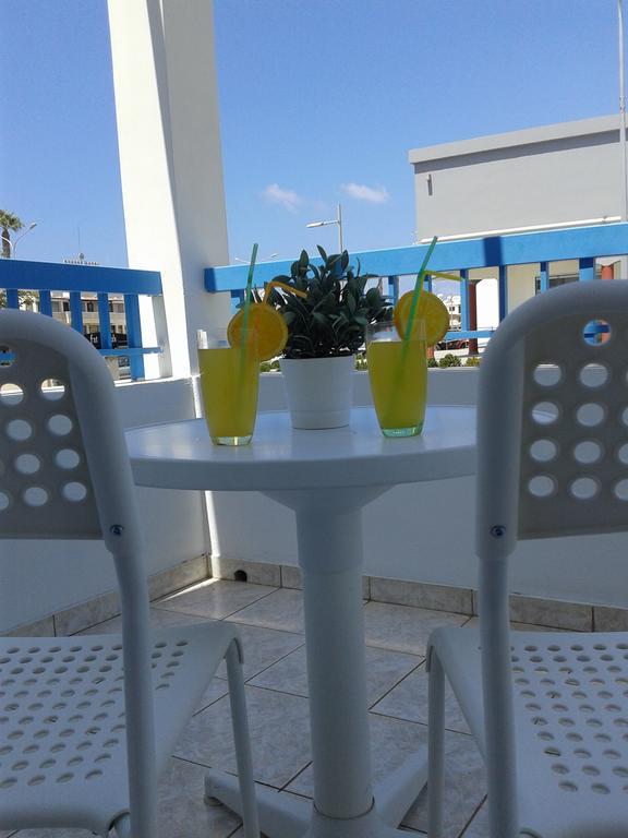 Ocean Blue Apartments Paphos Exterior foto